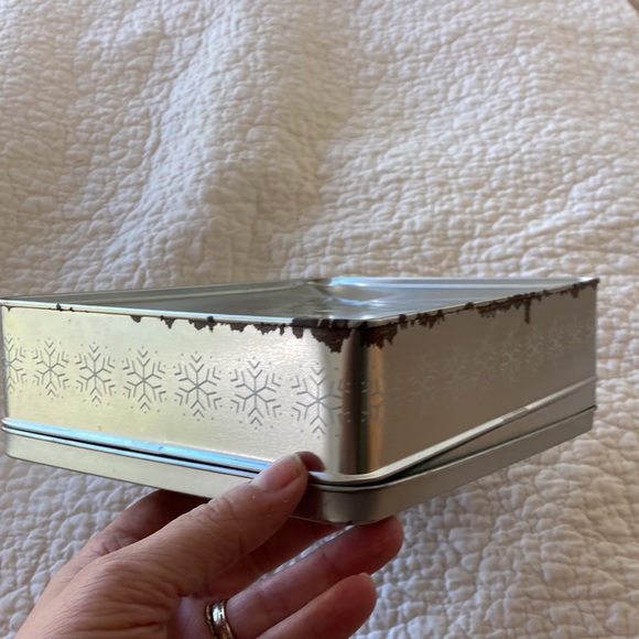 5/$25 Vintage Mr peanut tin. Mr peanut and snowman. Vintage modern look. - Picture 5 of 6